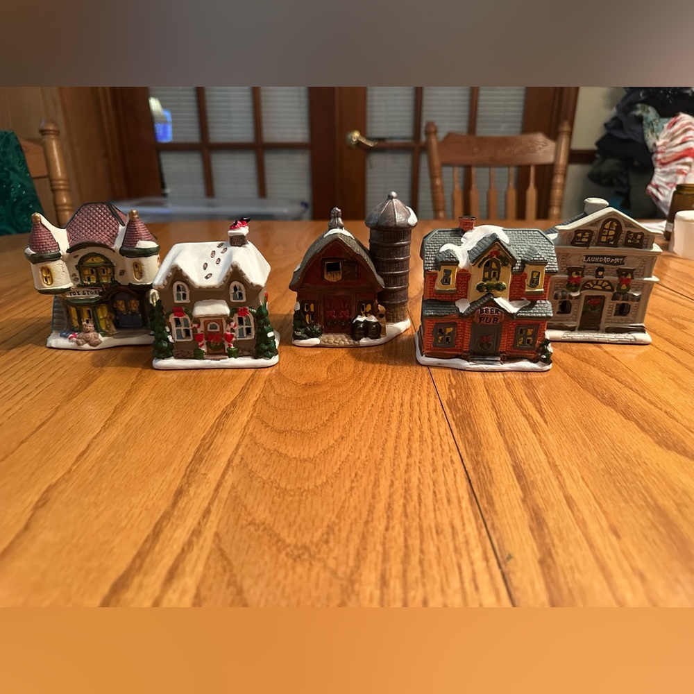 Charming Holiday Village Set
